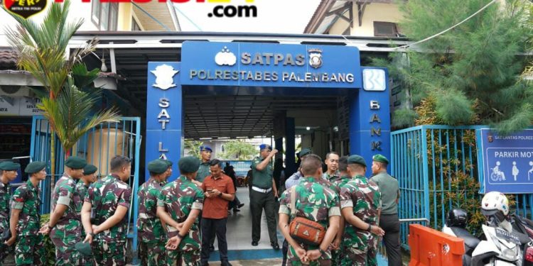 Sinergitas TNI Polri, Polrestabes Palembang Beri Layanan SIM Gratis Prajurit dan Keluarga pada HUT TNI