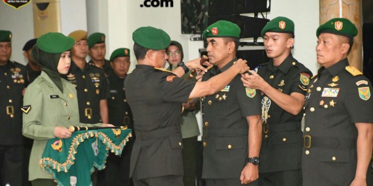 Danrem 044/Gapo Hadiri Acara Tradisi Penerimaan Warga Baru Kodam II/Swj
