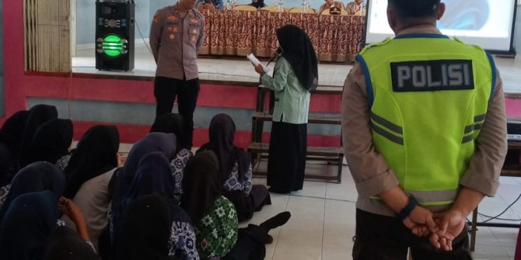 Kapolsek Belitang III Berikan Penyuluhan dalam Kegiatan MPLS Dalam Rangka Tahun Ajaran Baru 2025/2026