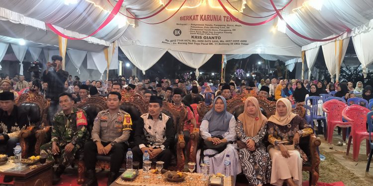 Polsek Belitang III Hadiri Acara Pagelaran Wayang Kulit di Desa Karang Sari