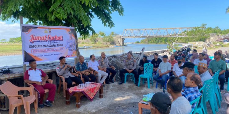 Kapolres Manggarai Timur Melaksanakan Kegiatan Jumat Curhat di Kampung Nggeok, Borong