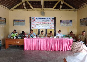 Bhabinkamtibmas Polsek Belitang III Hadiri Rembuk Stunting dan Musrenbang Desa Nusa Bakti