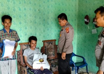 BANTUAN SOSIAL KAPOLRES OKU TIMUR KEPADA MASYARAKAT DISTABLITAS DESA BANU MAS KEC BP PELIUNG