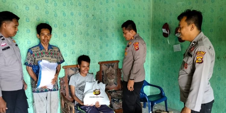 BANTUAN SOSIAL KAPOLRES OKU TIMUR KEPADA MASYARAKAT DISTABLITAS DESA BANU MAS KEC BP PELIUNG