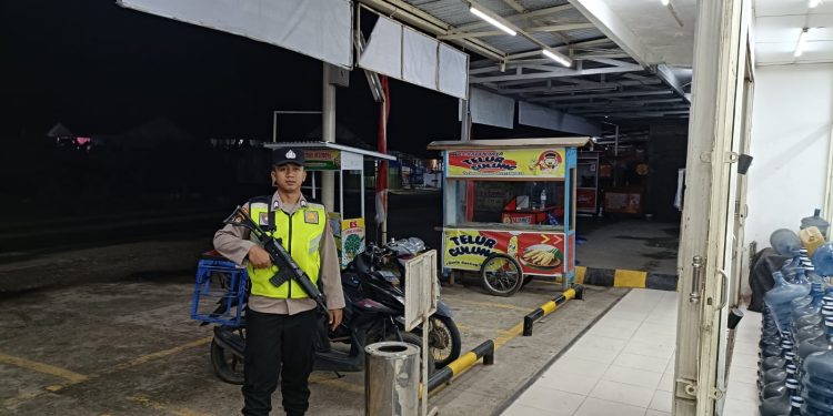 Antisipasi gangguan Kamtibmas Anggota Polsek Belitang III laksanakan Patroli Objek Vital