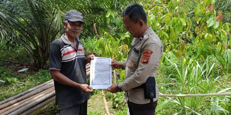 Personil Polsek Belitang III berikan himbauan Jangan Buka Lahan Dengan Dibakar