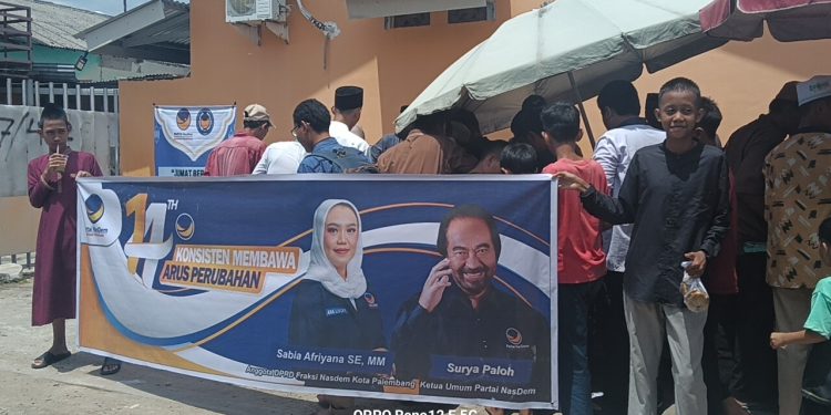 Sambut HUT Partai Nasdem Hj. Sabia Afriyana Melaksanakan Giat Pedagang UMKM Berbagi di hari Jumat Barokah
