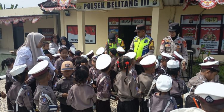 Kunjungan Edukatif Siswa – siswi TK (Taman Kanak-kanak) Negeri desa Nusa Bakti Kec. Belitang III di Mapolsek Belitang III