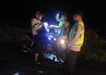 Personil Polsek Belitang III Lakukan Patroli antisipasi tindak kejahatan