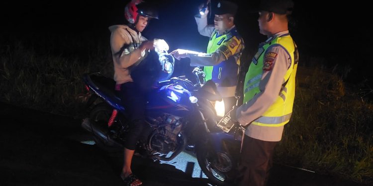 Personil Polsek Belitang III Lakukan Patroli antisipasi tindak kejahatan