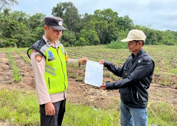 Bhabinkamtibmas Polsek Belitang III Cegah Karhutla 