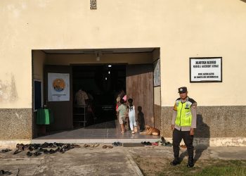 Anggota Polsek Belitang III Kenalkan Program Polri Untuk Masyarakat