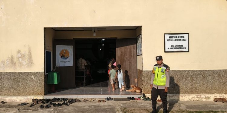 Anggota Polsek Belitang III Kenalkan Program Polri Untuk Masyarakat