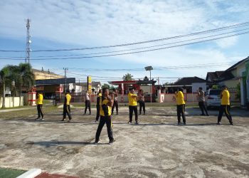 Jaga kebugaran personil Polsek Belitang III Laksanakan Olahraga Rutin