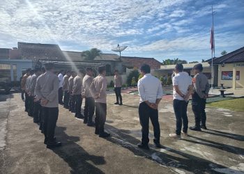 Apel Pagi Polsek Belitang III, Kapolsek Tekankan Disiplin dan Pelayanan Prima kepada Masyarakat