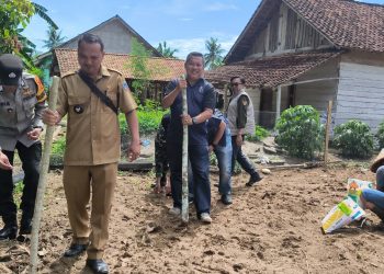 Bukti Nyata, Bhabinkamtibmas Polsek Belitang III Ada di Tengah Masyarakat