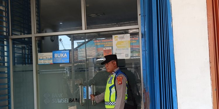 Cegah Gangguan Kamtibmas, Polsek Belitang III Gelar Patroli Objek Vital