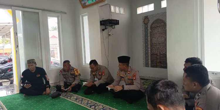 Binrohtal Polsek Belitang III Tingkatkan Keimanan dan Integritas Personel