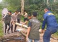 KEGIATAN BAKTI SOSIAL GOTONG ROYONG PERBAIKAN JEMBATAN SEMENTARA PENGHUBUNG DESA NUSA BAKTI DESA KARANG JADI WILKUM POLSEK BELITANG III POLRES OKU TIMUR